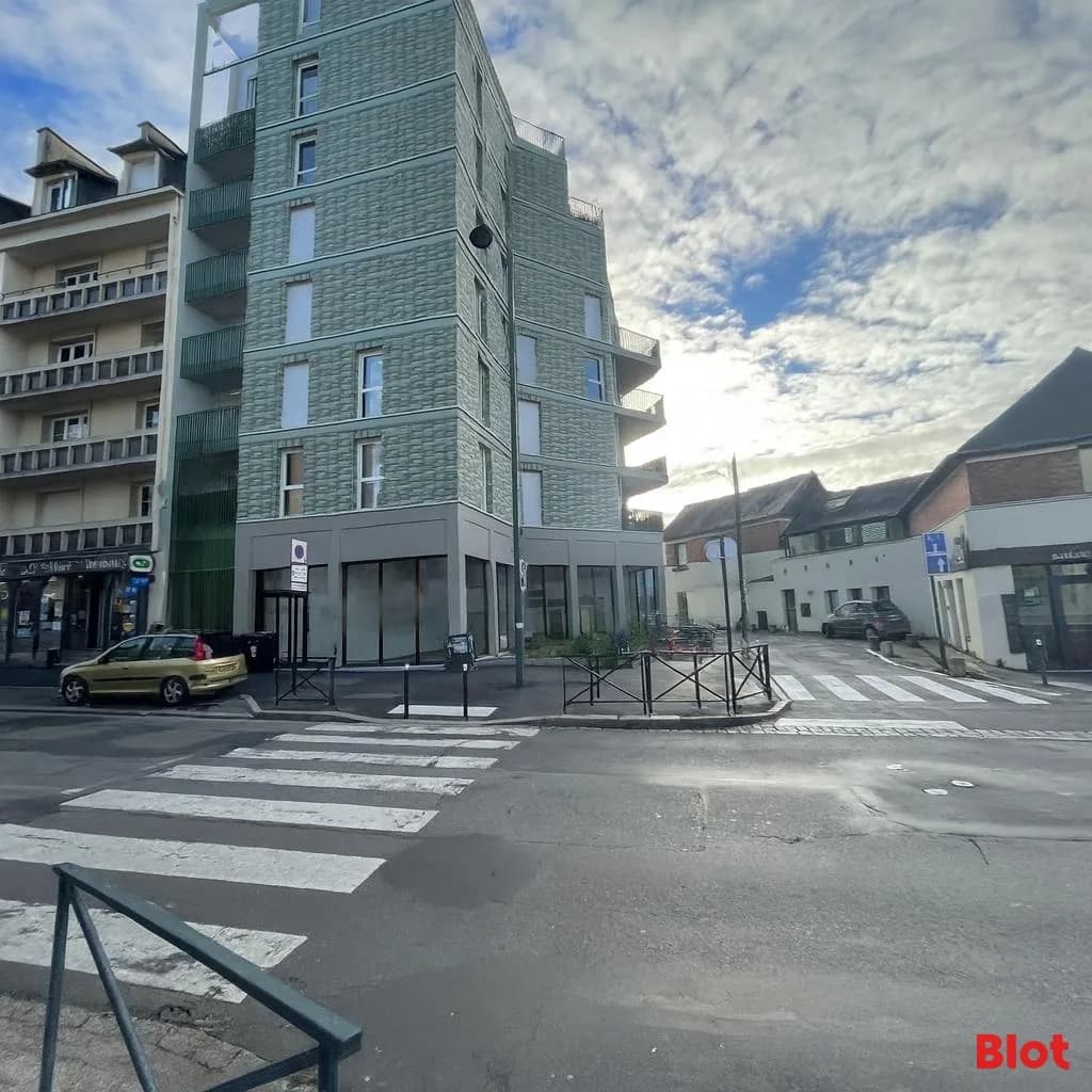 Local commercial · Location — photo 3