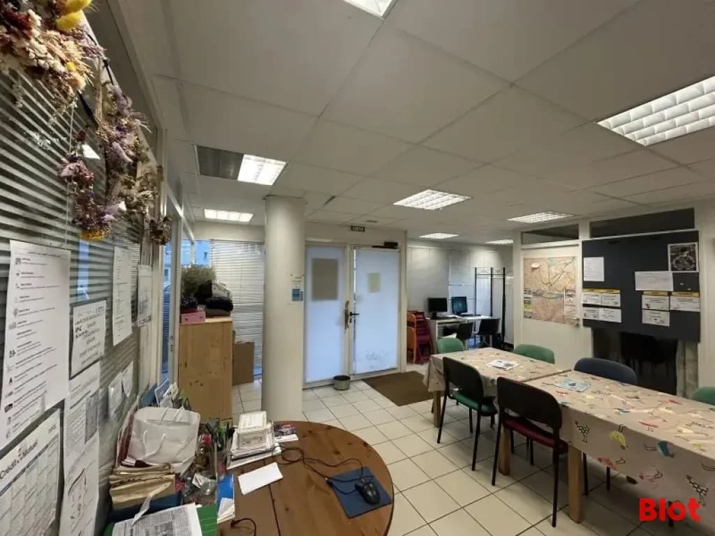 Local commercial · 172 m² · Location — photo 1