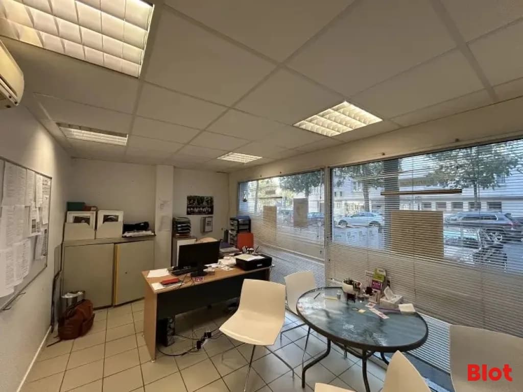 Local commercial · 172 m² · Location — photo 2