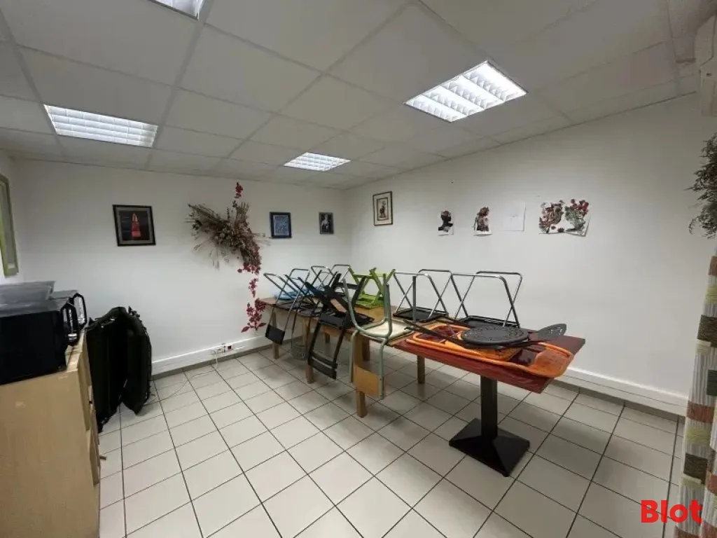 Local commercial · 172 m² · Location — photo 3