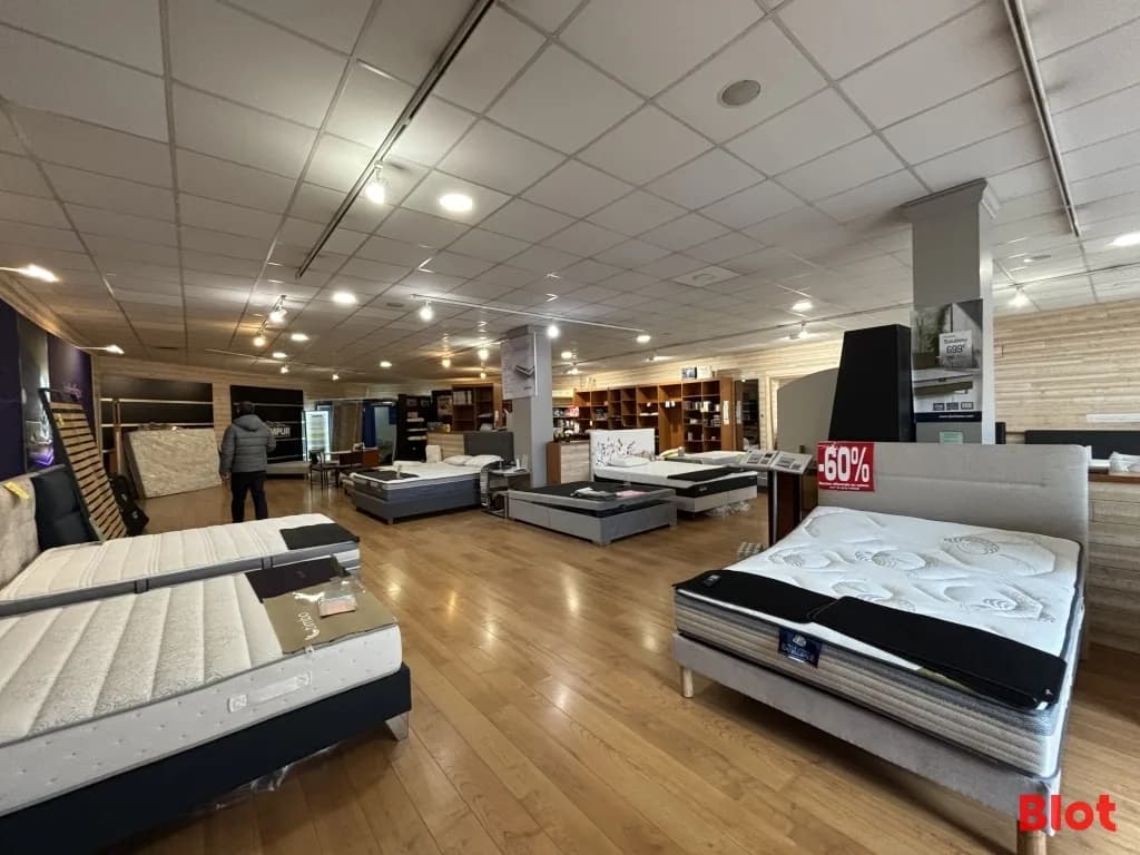 Local commercial · 260 m² · Achat des murs — photo 3