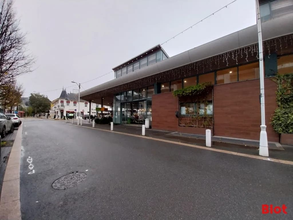 Local commercial · 50 m² · Location — photo 1