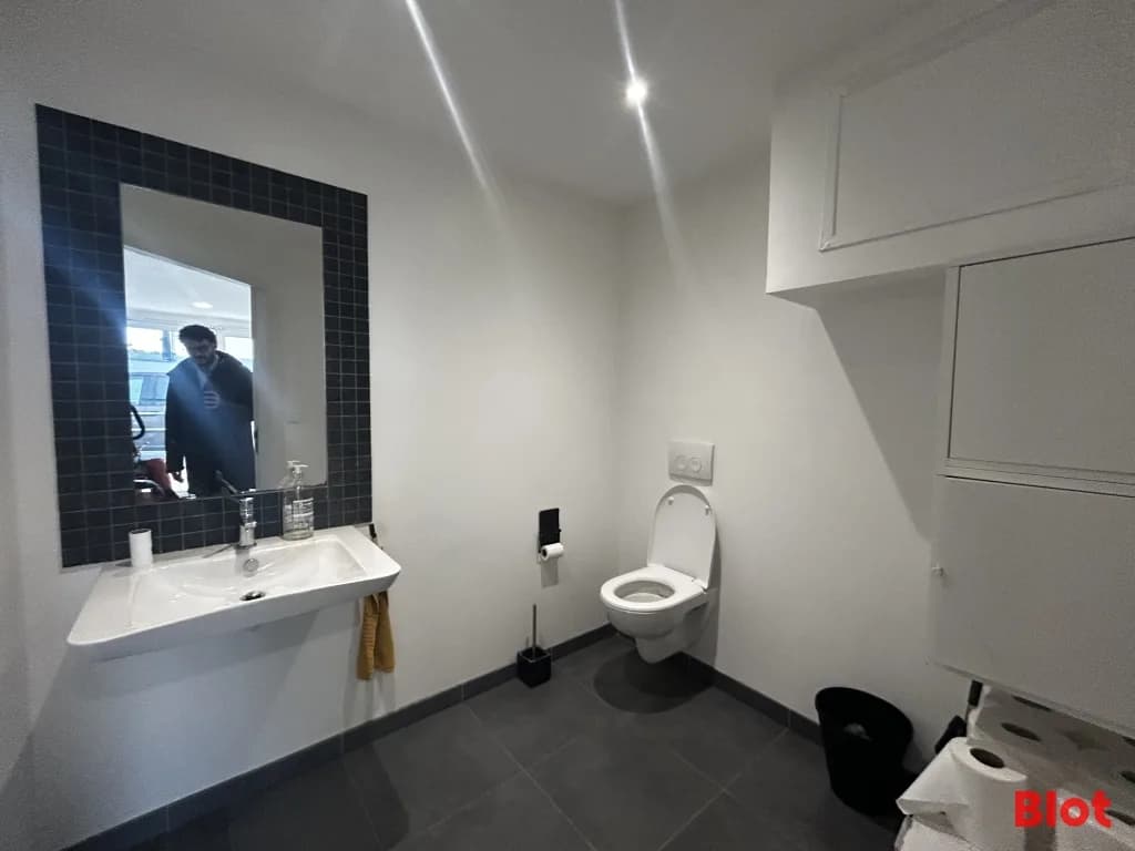 Local commercial · 93 m² · Achat des murs — photo 2