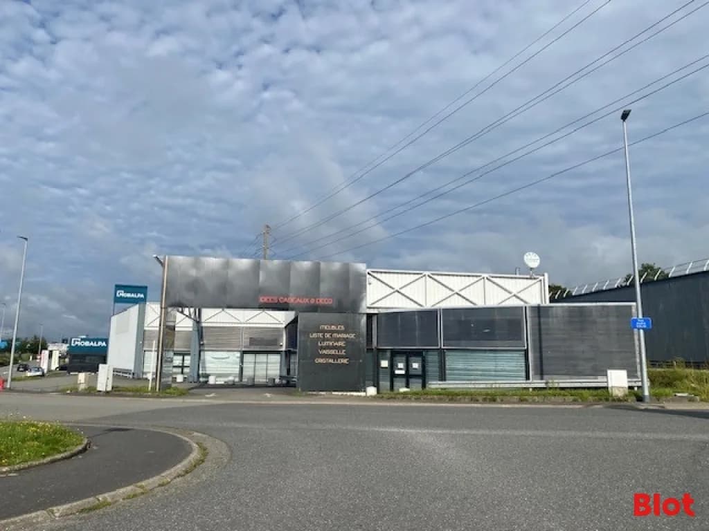 Local commercial · 997 m² · Location — photo 1