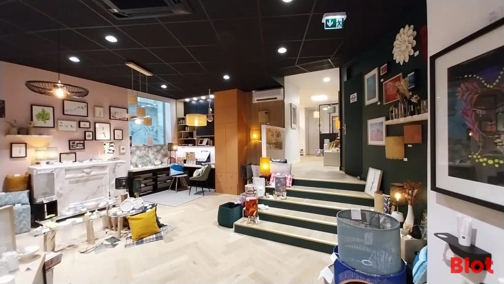Local commercial · 157 m² · Location — photo 2