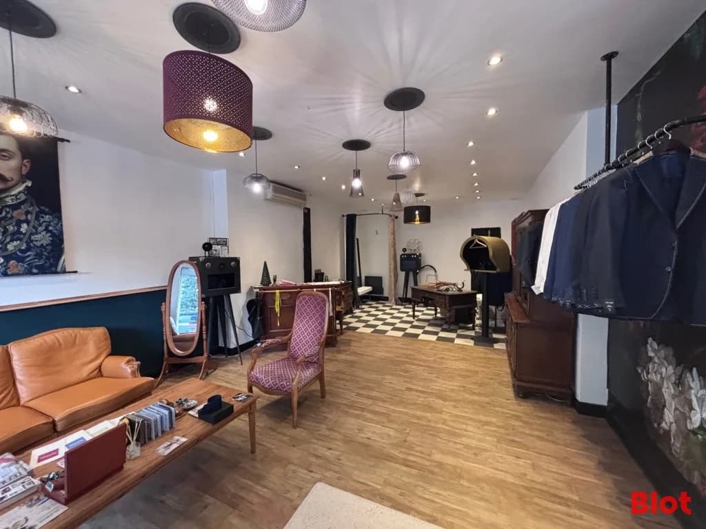 Local commercial · 64 m² · Location — photo 3
