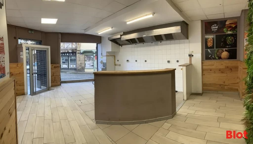 Local commercial · 200 m² · Location — photo 2