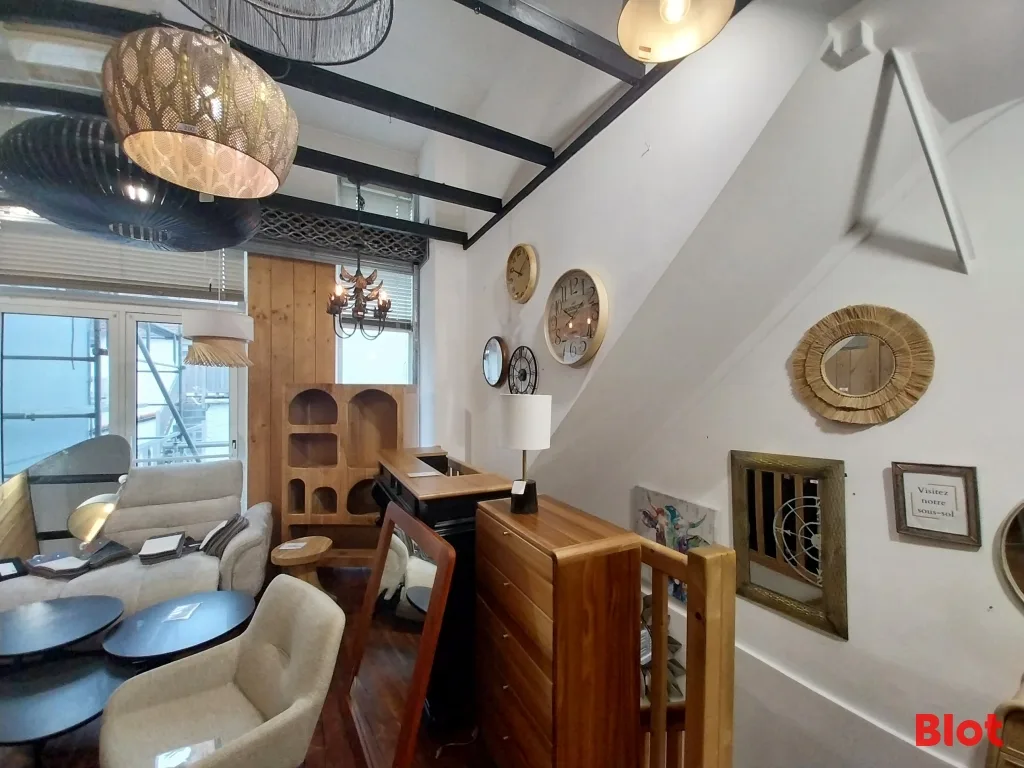 Local commercial · 276 m² · Location — photo 1