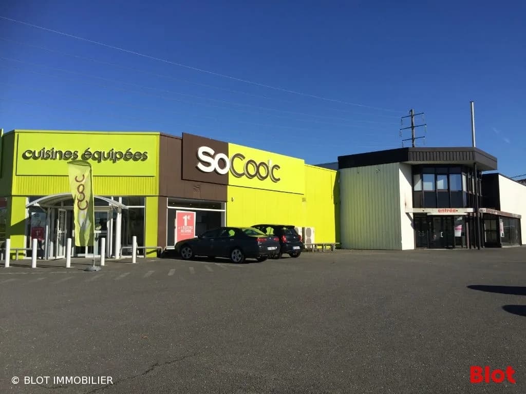 Local commercial · 980 m² · Location — photo 1