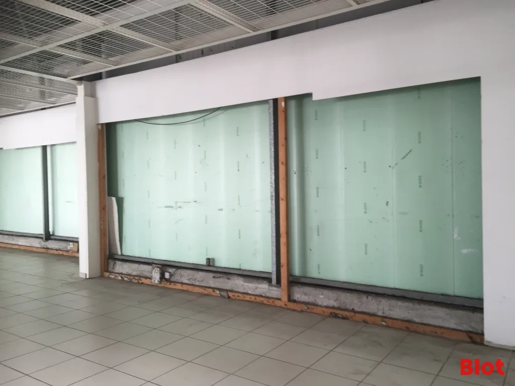 Local commercial · 980 m² · Location — photo 3