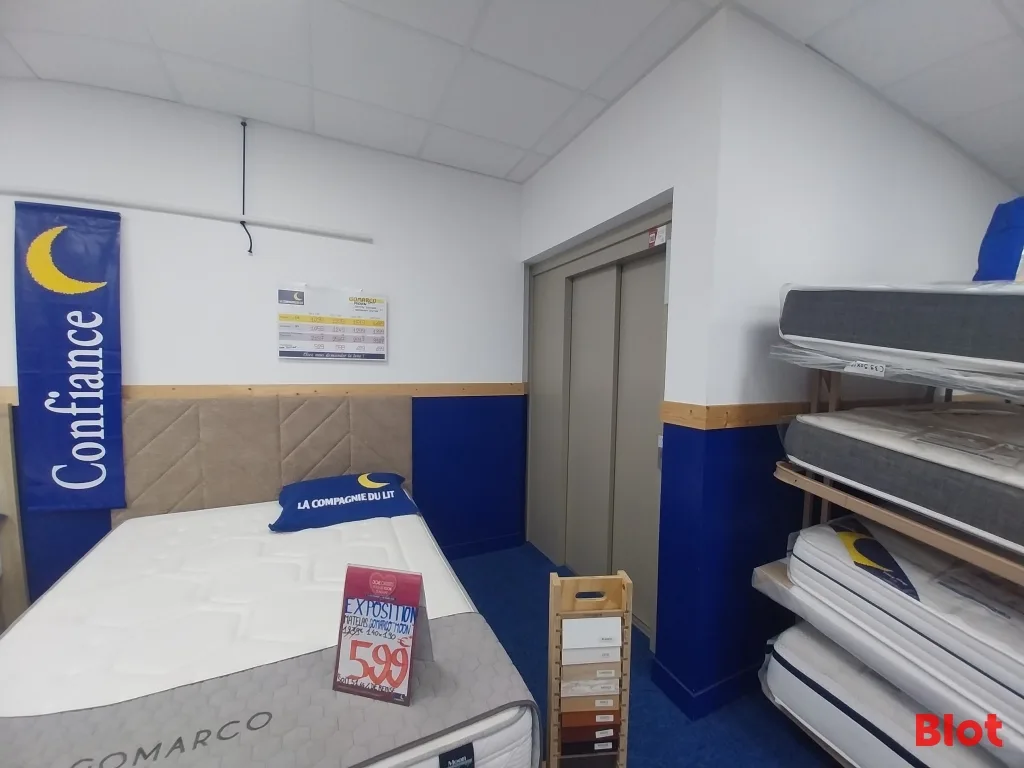 Local commercial · 340 m² · Location — photo 3