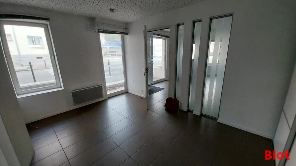 Local commercial · 68 m² · Achat des murs — photo 3