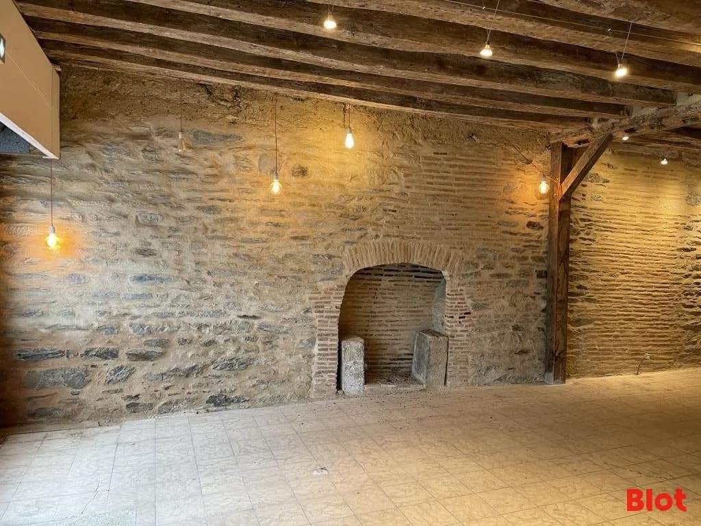 Local commercial · 49 m² · Location — photo 2
