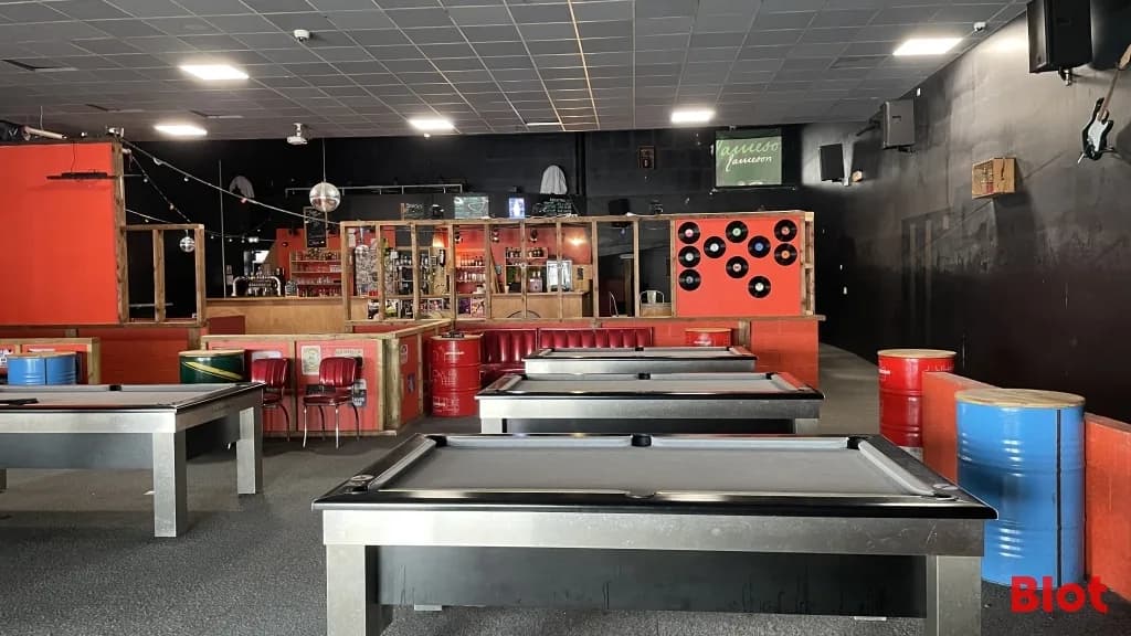 Local commercial · 590 m² · Achat des murs — photo 2