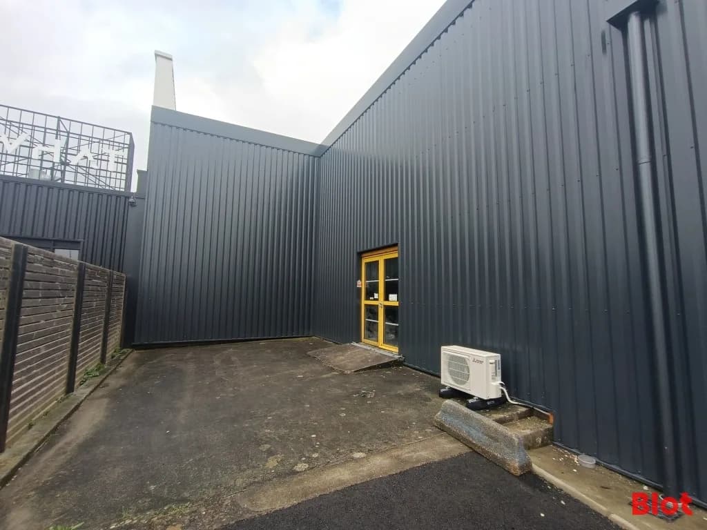 Local commercial · 50 m² · Location — photo 1