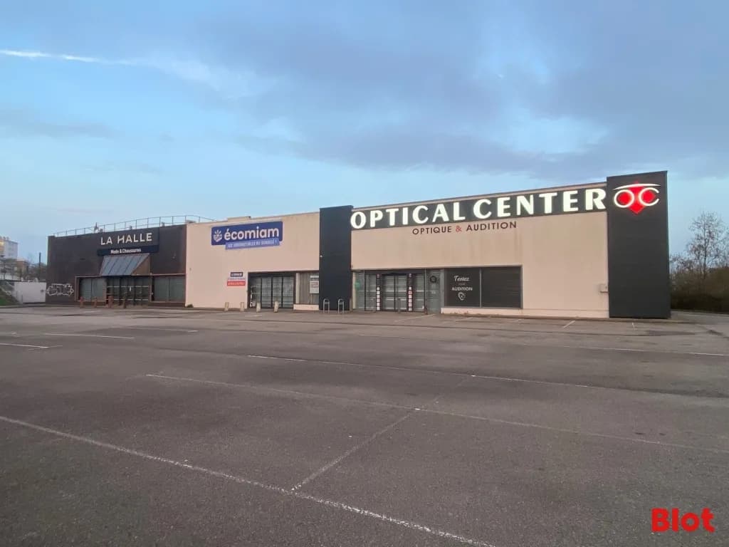 Local commercial · 520 m² · Location — photo 3