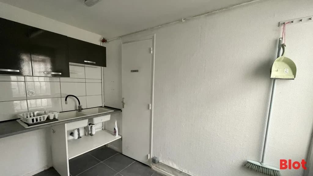 Local commercial · 54 m² · Location — photo 2