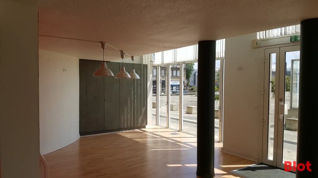 Garage · 160 m² · Location — photo 1