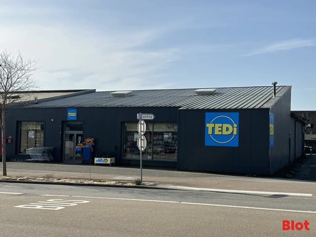 Local commercial 750 m² — Lorient — photo 1
