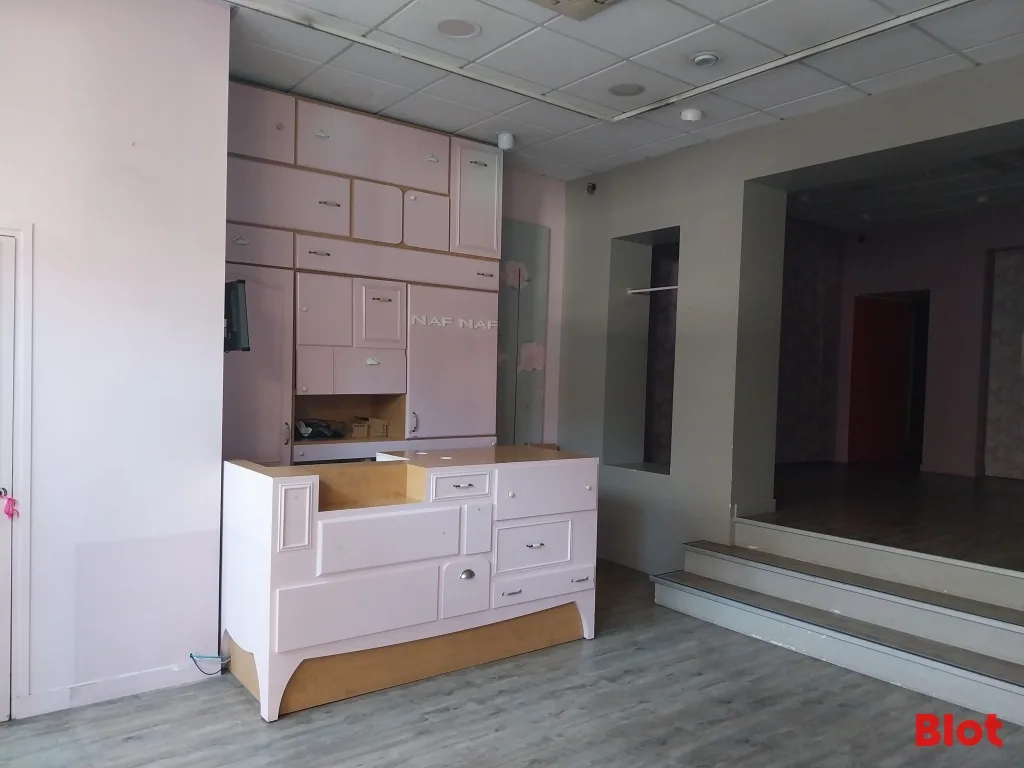 Local commercial 66 m² — Dinan — photo 1