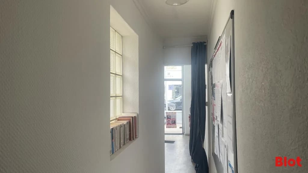 Local commercial · 59 m² · Location — photo 2