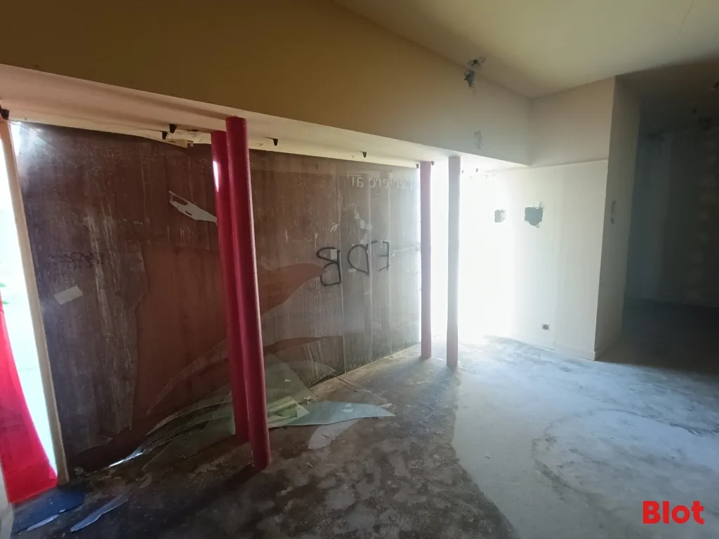 Local commercial · 90 m² · Location — photo 2
