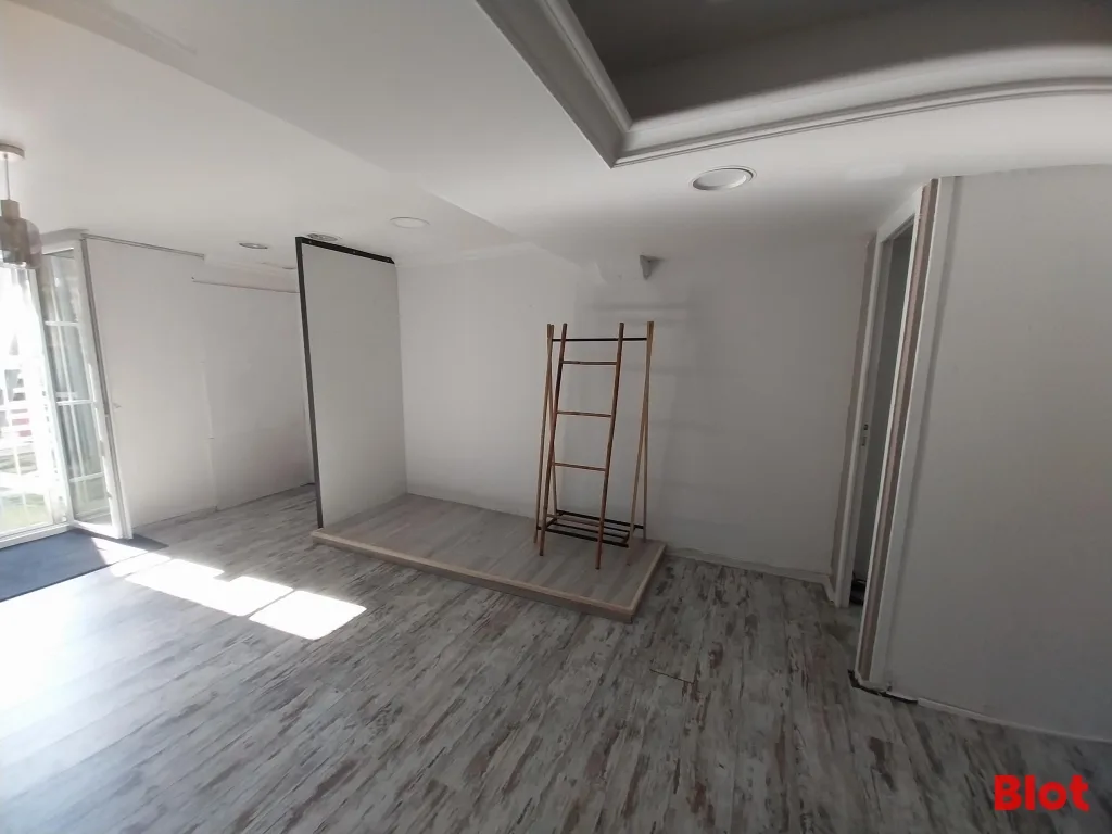 Local commercial · 60 m² · Location — photo 3