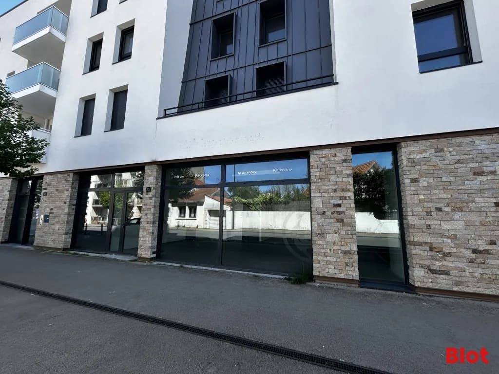 Local commercial · 99 m² · Location — photo 3