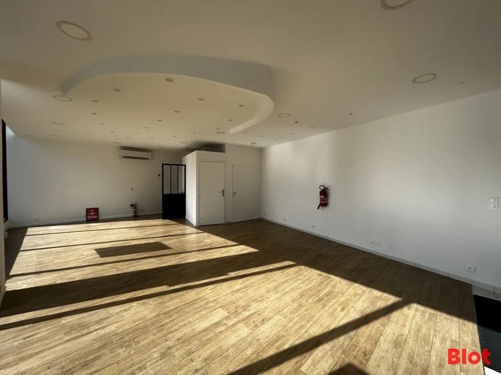 Local commercial · 59 m² · Location — photo 2