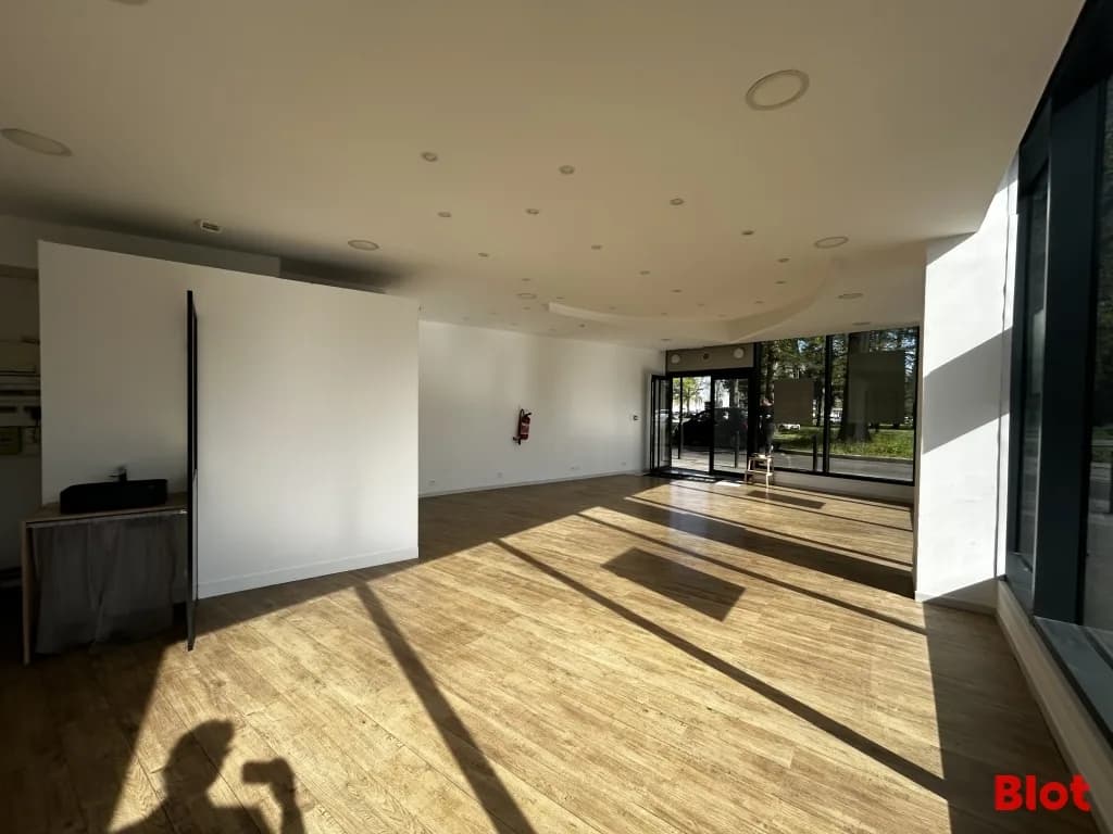 Local commercial · 59 m² · Location — photo 3