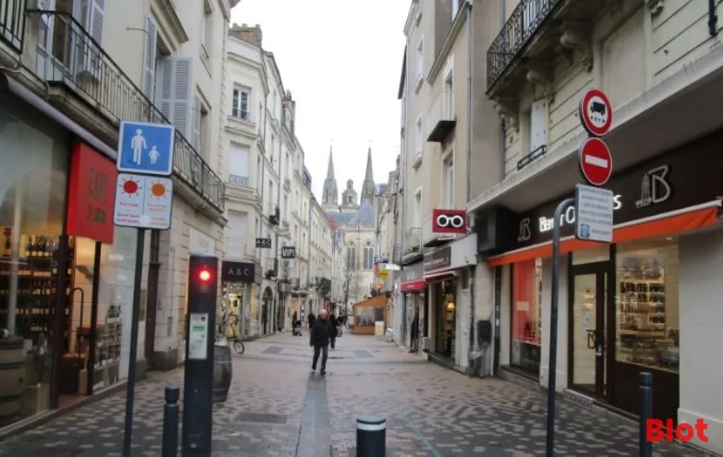 Local commercial · 72 m² · Location — photo 2