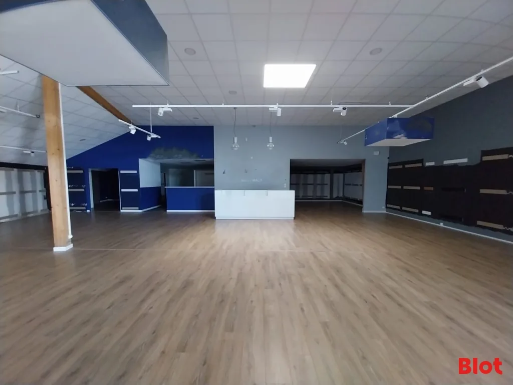 Local commercial · 484 m² · Location — photo 2