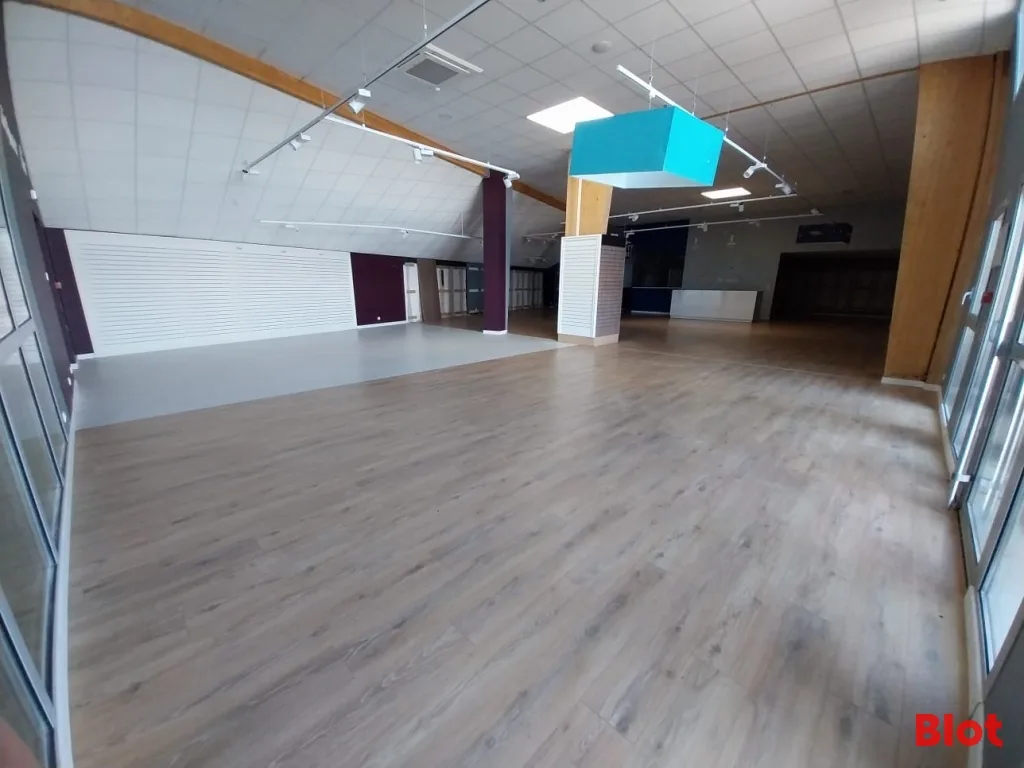 Local commercial · 484 m² · Location — photo 3