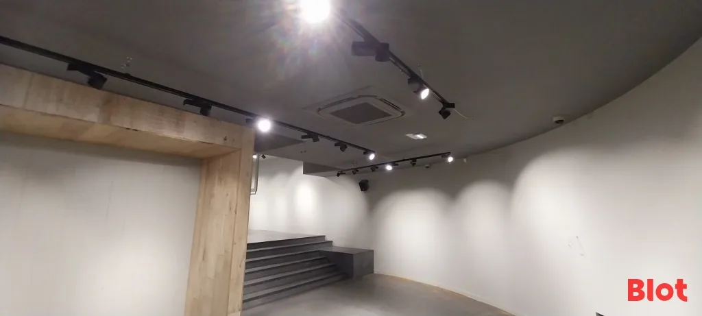 Local commercial · 340 m² · Location — photo 3