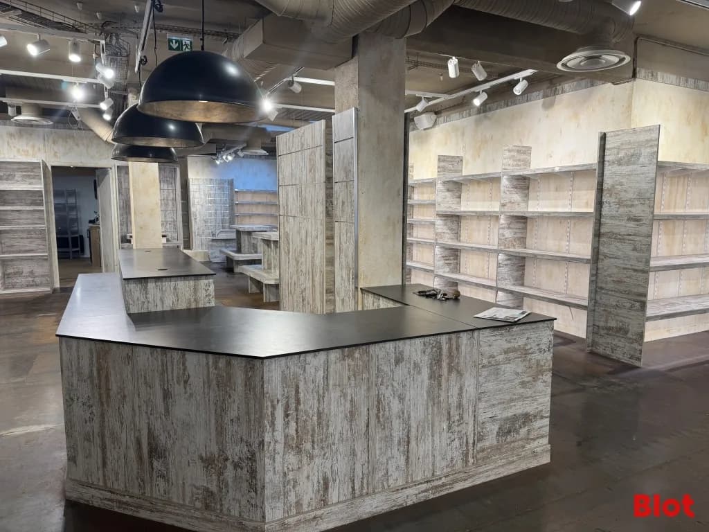 Local commercial · 178 m² · Location — photo 2