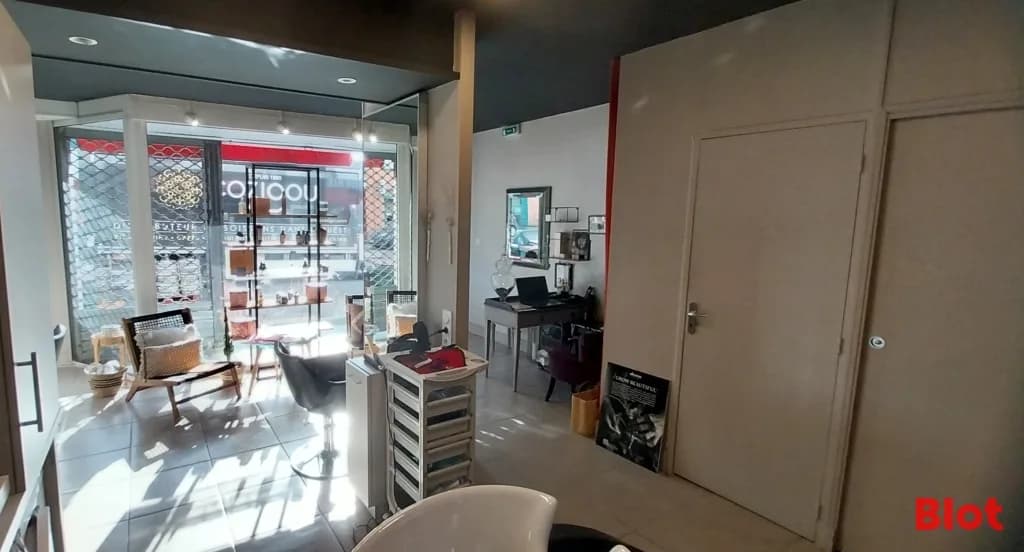 Local commercial · 35 m² · Cession de bail — photo 2