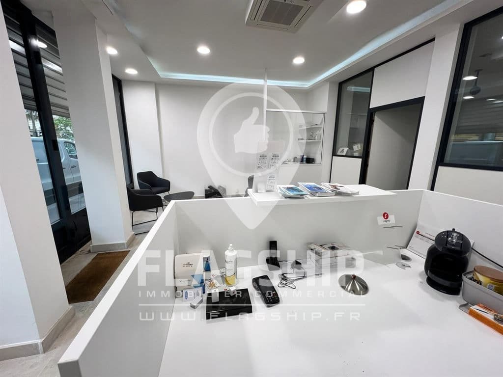 Local commercial · 64 m² · Location — photo 3