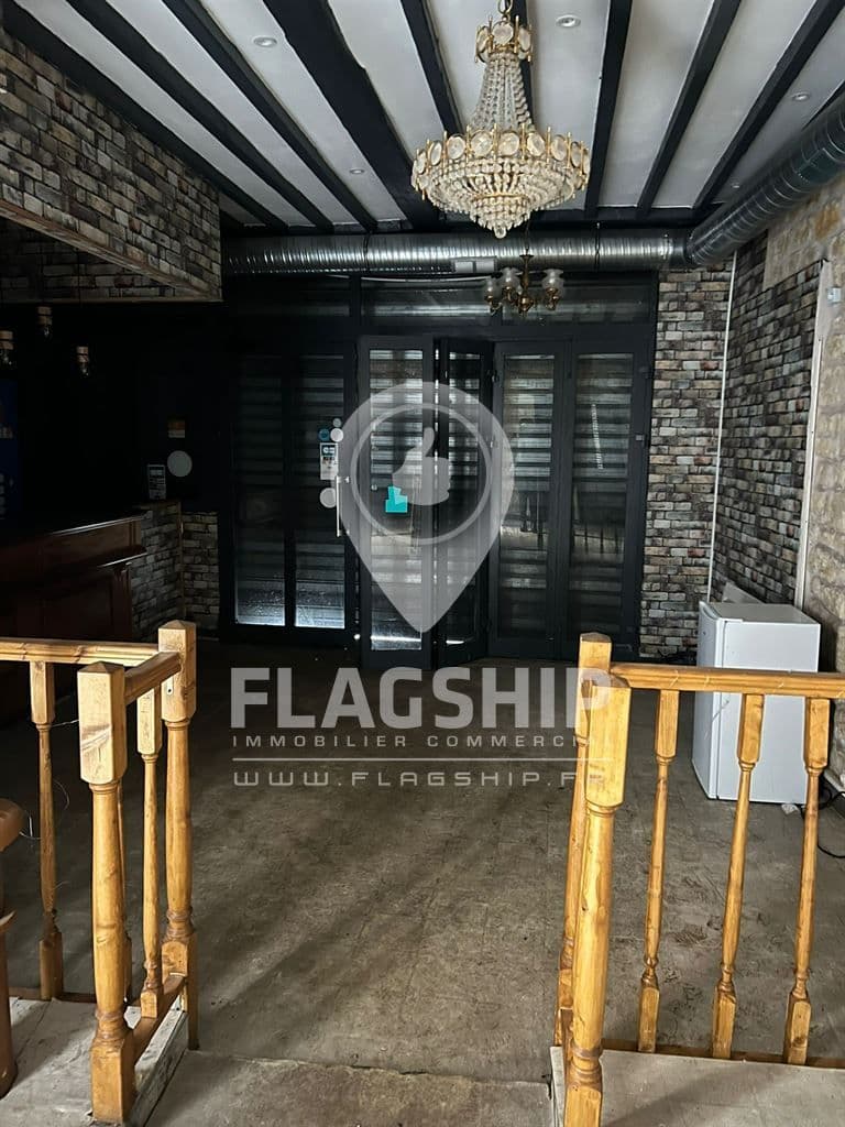 Local commercial · 83 m² · Location — photo 1