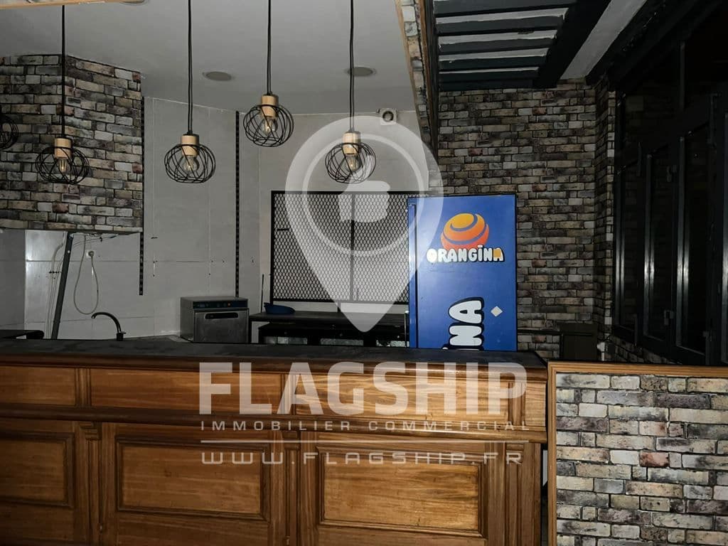 Local commercial · 83 m² · Location — photo 2