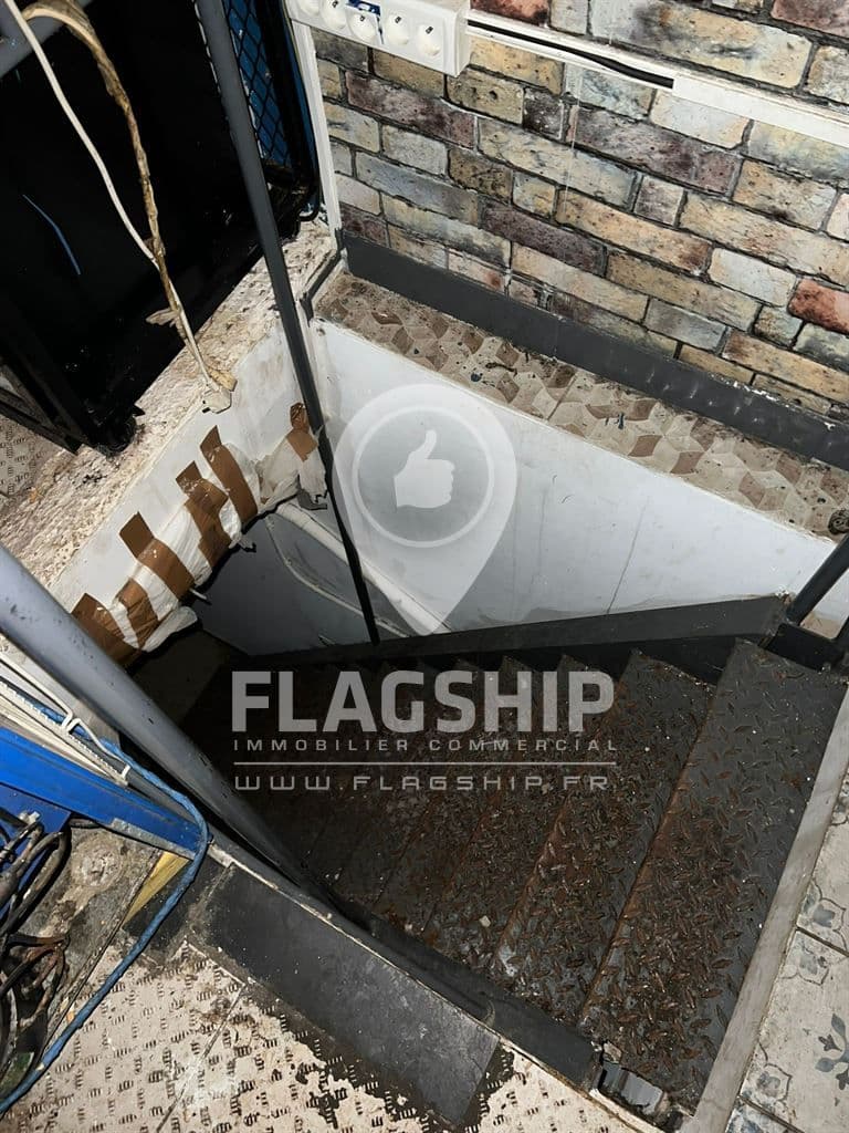Local commercial · 83 m² · Location — photo 3