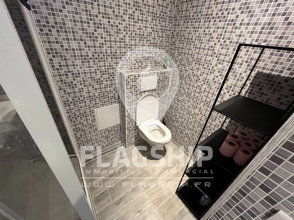 Local commercial · 70 m² · Achat des murs — photo 1