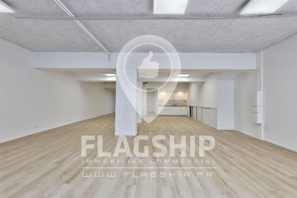 Local commercial · 143 m² · Location — photo 1