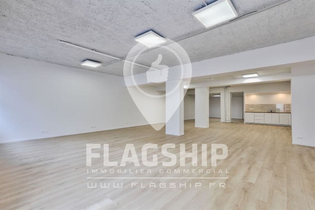 Local commercial · 143 m² · Location — photo 2