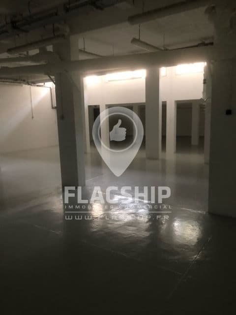 Local commercial · 352 m² · Location — photo 2