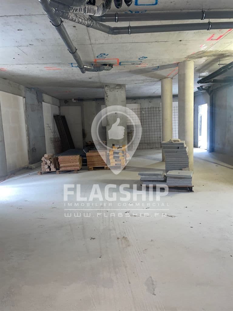 Local commercial · 382 m² · Location — photo 3
