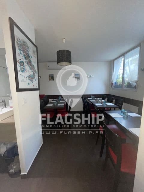 Local commercial · 146 m² · Achat des murs — photo 2