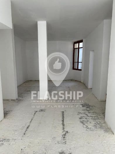 Local commercial · 77 m² · Location — photo 1