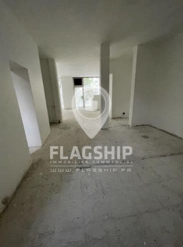 Local commercial · 77 m² · Location — photo 2
