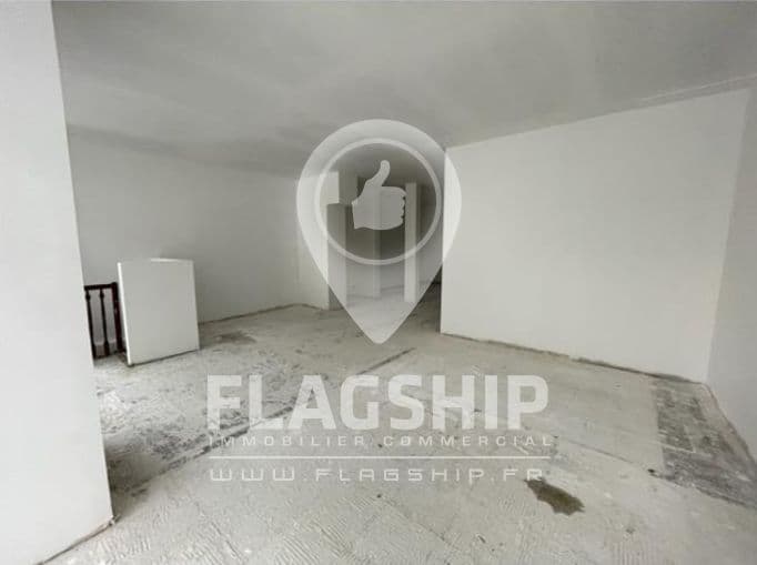 Local commercial · 77 m² · Location — photo 3