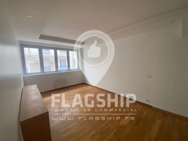Local commercial · 117 m² · Achat des murs — photo 2
